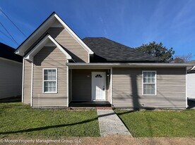 2407 N Chamberlain Ave in Chattanooga, TN - Building Photo