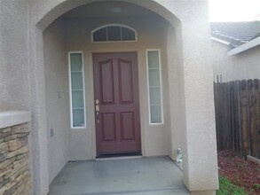 1026 Martin Ct in Yuba City, CA - Building Photo - Building Photo