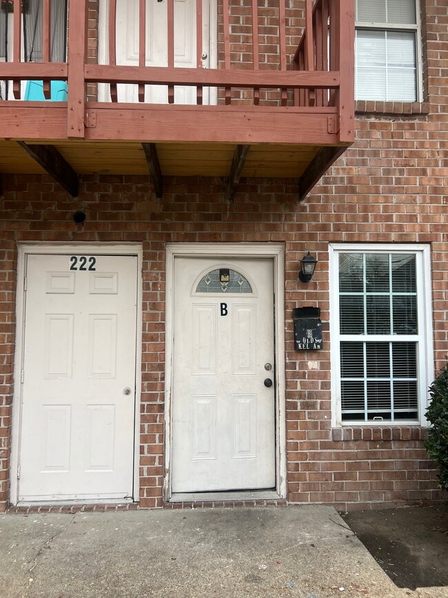 222 W 34th St, Unit Apt B