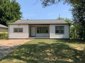 2222 S Santa Fe St in Wichita, KS - Building Photo