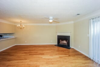 5960 Hampton Ct in College Park, GA - Building Photo - Building Photo