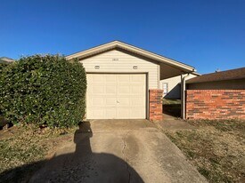 1015 SW 81st St in Oklahoma City, OK - Building Photo