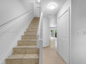 9537 NW 114th Ln in Hialeah Gardens, FL - Building Photo - Building Photo