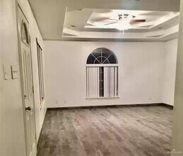 3001 Ashley Pl-Unit -3013 in Pharr, TX - Foto de edificio - Building Photo