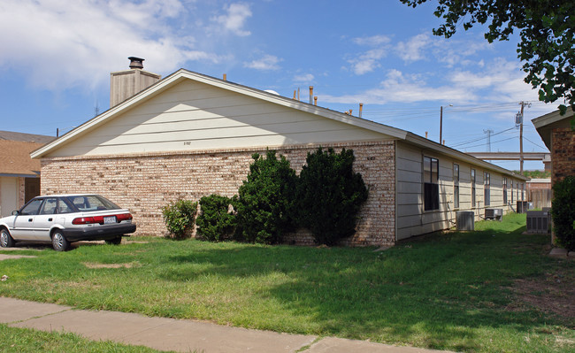 5702 Brownfield Dr in Lubbock, TX - Building Photo - Building Photo