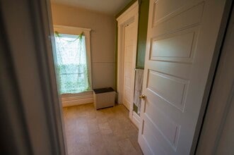 319 N Sycamore St, Unit 319 #2 in Lansing, MI - Foto de edificio - Building Photo