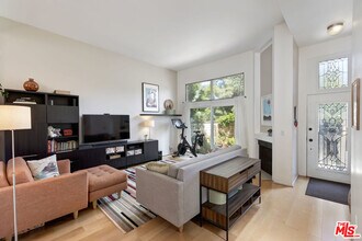 13011 Mindanao Wy in Marina Del Rey, CA - Building Photo - Building Photo