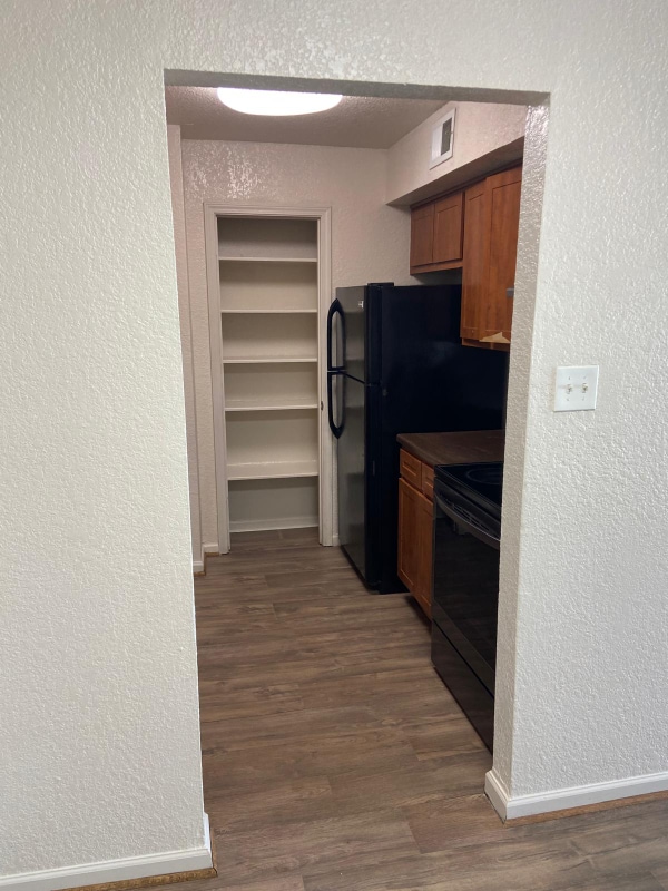 8100 Creekbend Dr in Houston, TX - Building Photo - Building Photo