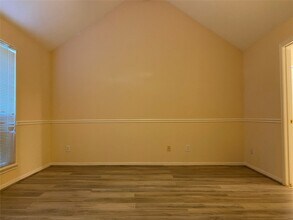 215 W New Meadows Dr in Sugar Land, TX - Building Photo - Building Photo