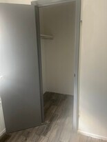 9347 W Longview Pkwy in Kansas City, MO - Building Photo