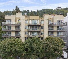 1550 Eastlake Ave E in Seattle, WA - Building Photo