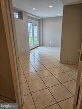 19028 Noble Oak Dr in Germantown, MD - Foto de edificio - Building Photo