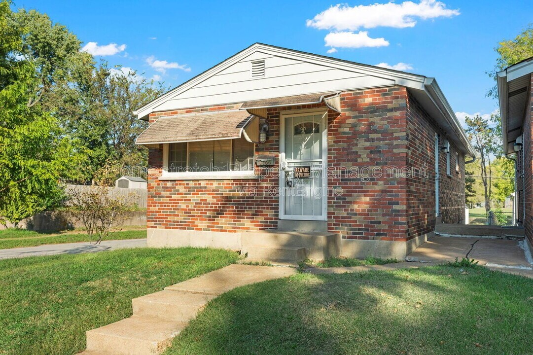 4100 E Iowa Ave in St. Louis, MO - Building Photo