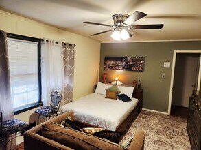 4197 Fredericksburg Dr in College Park, GA - Building Photo - Building Photo