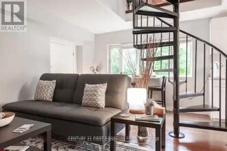 705 Conservation Dr in Waterloo, ON - Building Photo - Building Photo