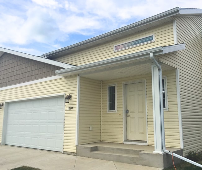 1224 S Beach Way in West Fargo, ND - Building Photo - Building Photo