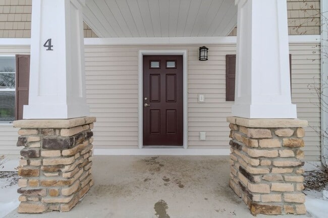 property at 1560 Simsbury St