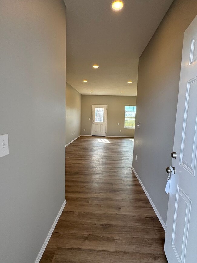 1310 E 476 Rd in Bolivar, MO - Building Photo - Building Photo