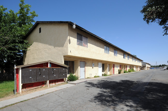 2010 Larcus Ave in Bakersfield, CA - Building Photo - Building Photo