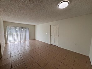 1140 Lake Victoria Dr in West Palm Beach, FL - Building Photo - Building Photo