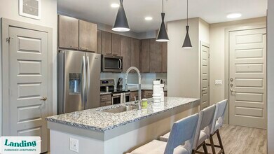 6107 E Riverside Dr in Austin, TX - Building Photo - Building Photo