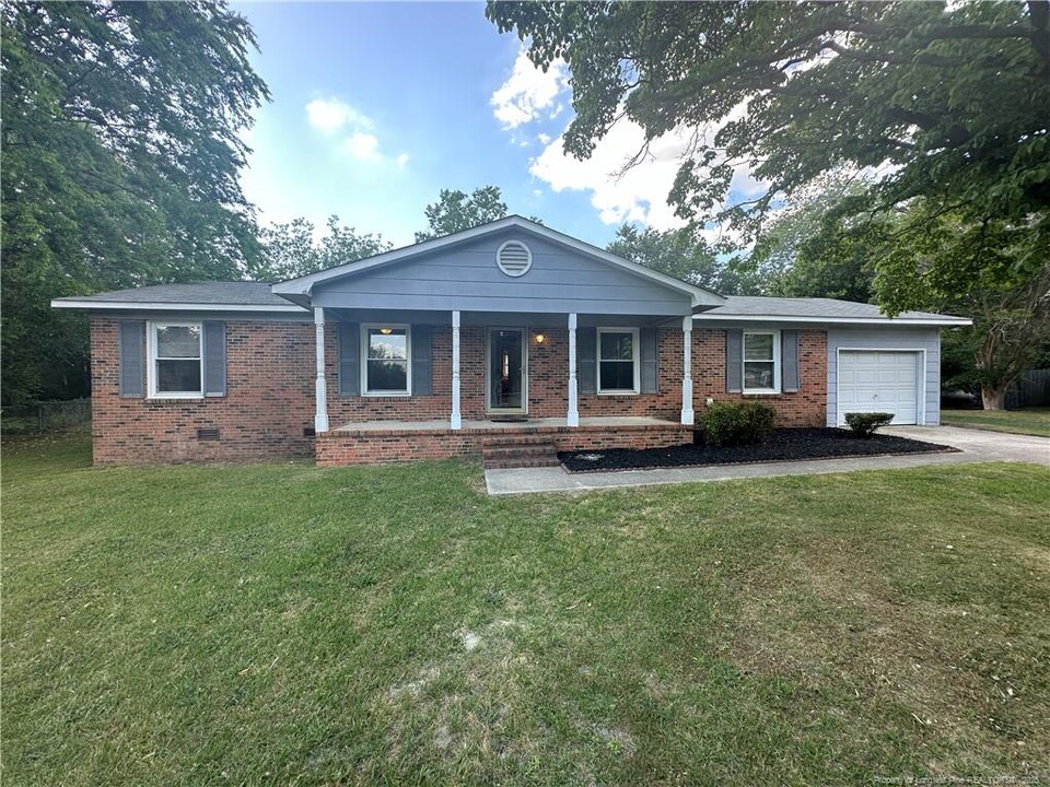 1600 Old English Ct in Fayetteville, NC - Building Photo