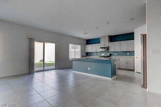 10944 Meridian Flds Ave in Las Vegas, NV - Building Photo - Building Photo