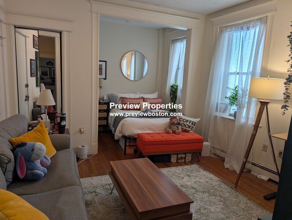 1665 Commonwealth Ave, Unit 8 in Boston, MA - Building Photo