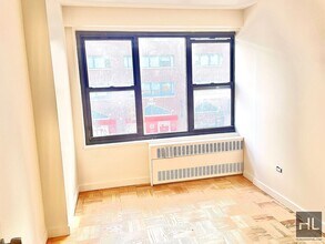 Fourth Avenue in New York, NY - Foto de edificio - Building Photo