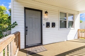 2025 Peach St in Portsmouth, VA - Foto de edificio - Building Photo