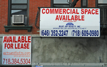 1079 Manhattan Ave in Brooklyn, NY - Foto de edificio - Building Photo