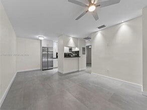 15639 SW 73rd Cir Terrace in Miami, FL - Building Photo - Building Photo