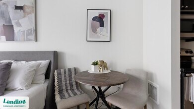 1430 NW Pettygrove St, Unit C313 in Portland, OR - Building Photo - Building Photo