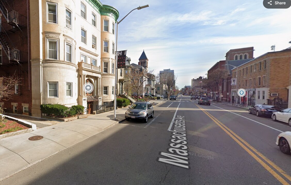 885 Massachusetts Ave, Unit 44 in Cambridge, MA - Foto de edificio