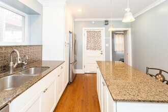 4820 W Roscoe St-Unit -1 in Chicago, IL - Building Photo - Building Photo