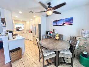 1315 Stevely Ave in Long Beach, CA - Building Photo - Building Photo