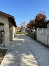 118 Hickerson Dr in Bakersfield, CA - Building Photo - Building Photo