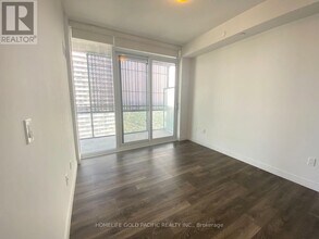 8 Eglinton Ave E in Toronto, ON - Building Photo - Building Photo