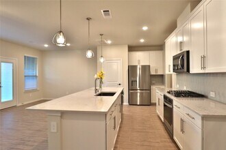 10413 Harmon Smith Dr. in Houston, TX - Foto de edificio - Building Photo