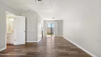 5117 E 10th St in Panama City, FL - Building Photo