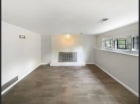 119 W 104th Ter in Kansas City, MO - Building Photo