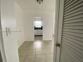 7011 Pembroke Rd in Pembroke Pines, FL - Building Photo - Building Photo
