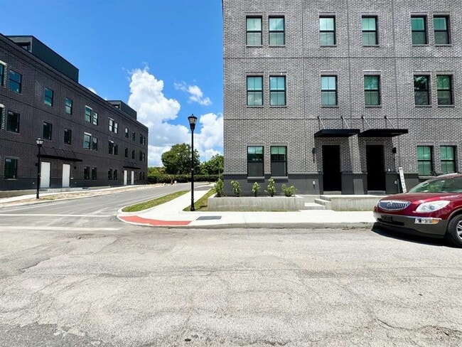 1302 E Kay St in Tampa, FL - Building Photo - Building Photo