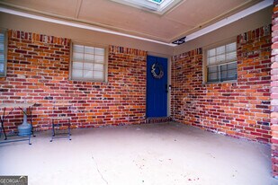 3682 Rockbridge Rd SW in Stone Mountain, GA - Building Photo