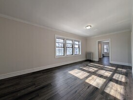 5817 W Berteau Ave, Unit 5820-2 in Chicago, IL - Building Photo