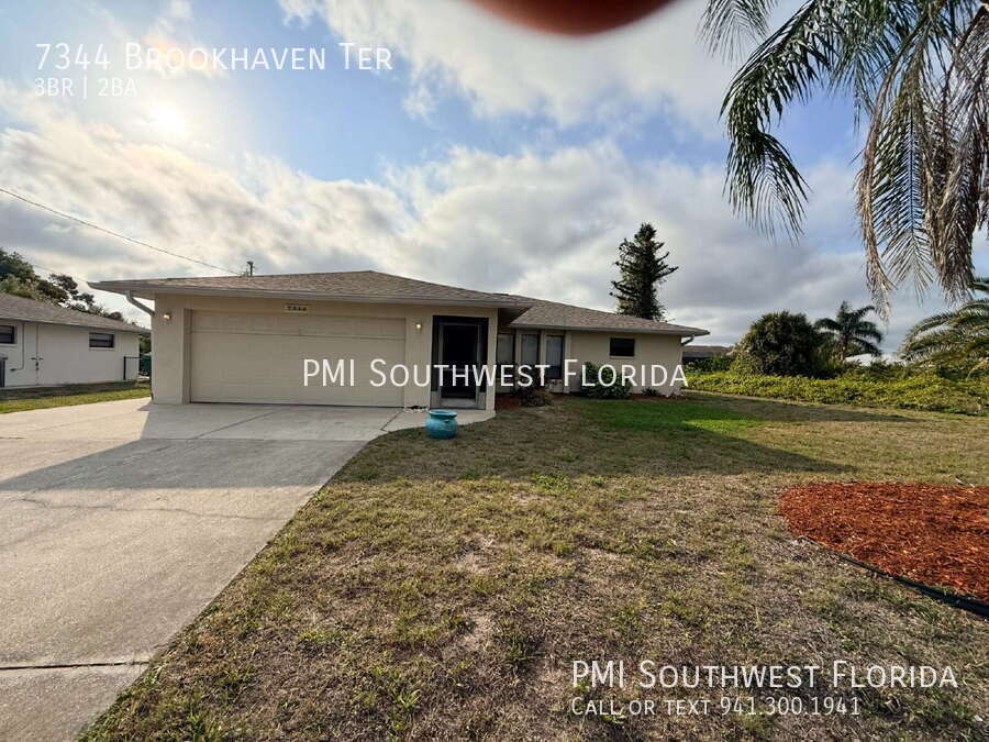 7344 Brookhaven Terrace in Englewood, FL - Building Photo