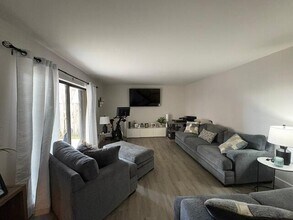 303 Arabian Rd in Palm Springs, FL - Foto de edificio - Building Photo