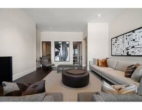 316 Beacon St, Unit 2 in Boston, MA - Building Photo - Building Photo