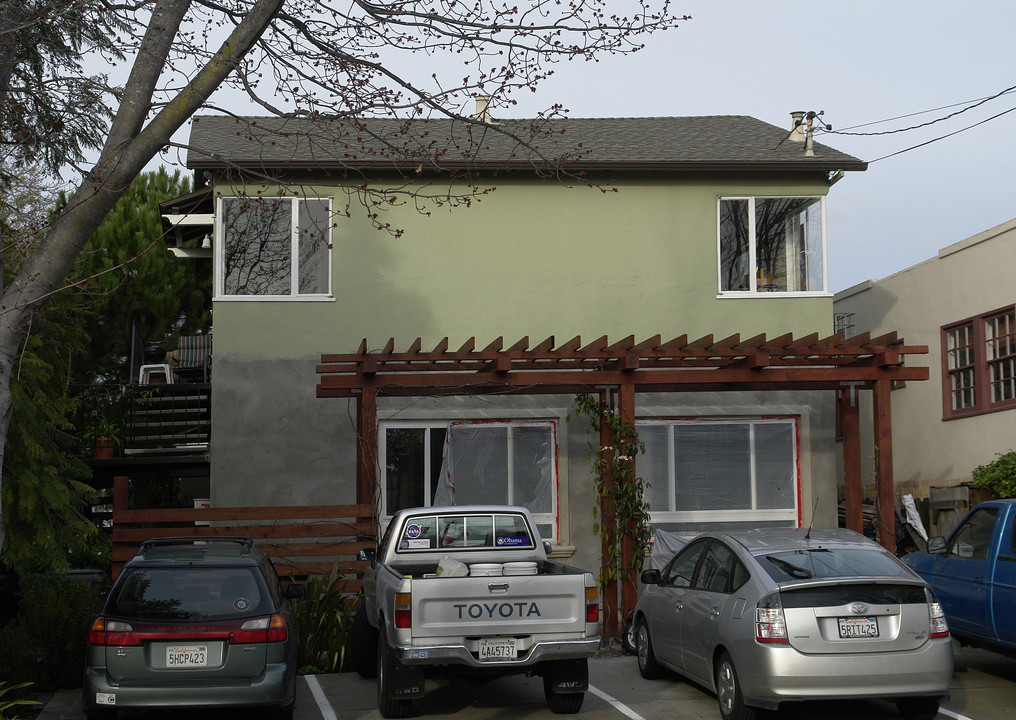 424 Avon St in Oakland, CA - Building Photo