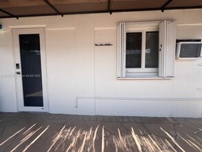 490 W 33rd Pl in Hialeah, FL - Building Photo - Building Photo
